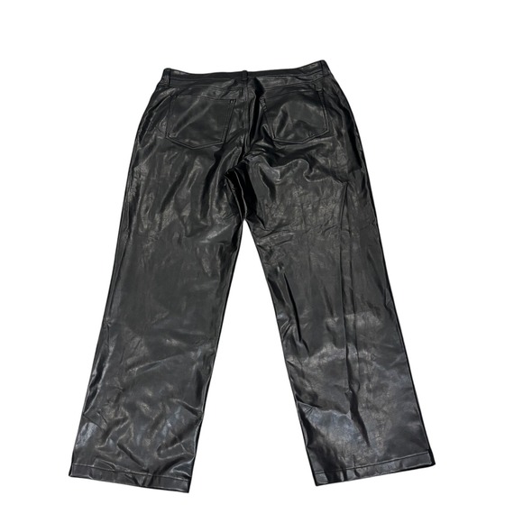Abercrombie & Fitch Black 90s Relaxed High-Rise‎ Curvy Love Faux Leather Pant 18 - Picture 3 of 9